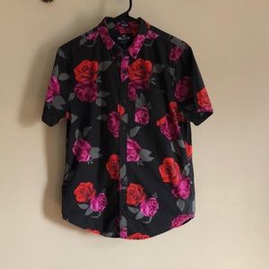 Black patterned short sleeve button down shirt